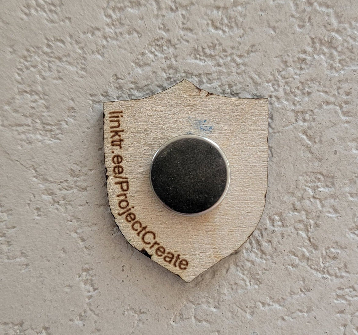 D20 Wooden Needle Minder